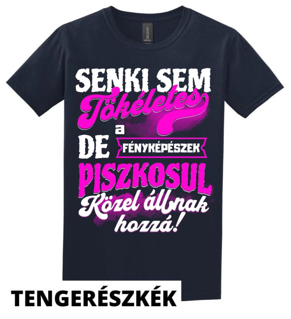 SENKI SEM TÖKÉLETES DE A_AZ  FÉNYKÉPÉSZEK ÁTKOZOTTUL KÖZEL ÁLLNAK  HOZZÁ