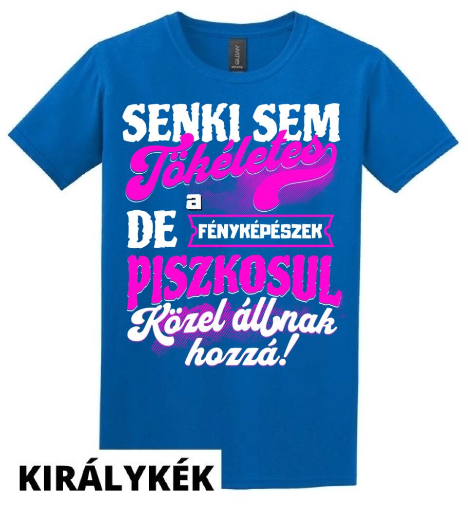 SENKI SEM TÖKÉLETES DE A_AZ  FÉNYKÉPÉSZEK ÁTKOZOTTUL KÖZEL ÁLLNAK  HOZZÁ