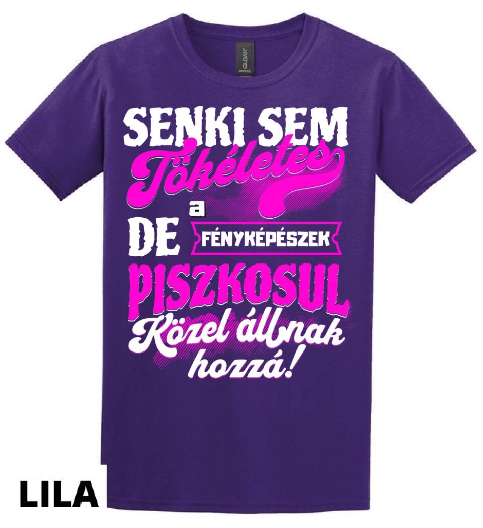 SENKI SEM TÖKÉLETES DE A_AZ  FÉNYKÉPÉSZEK ÁTKOZOTTUL KÖZEL ÁLLNAK  HOZZÁ