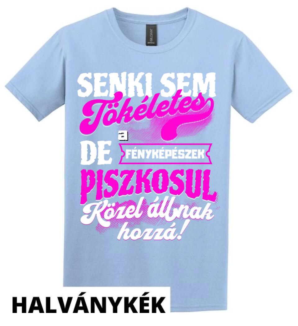 SENKI SEM TÖKÉLETES DE A_AZ  FÉNYKÉPÉSZEK ÁTKOZOTTUL KÖZEL ÁLLNAK  HOZZÁ