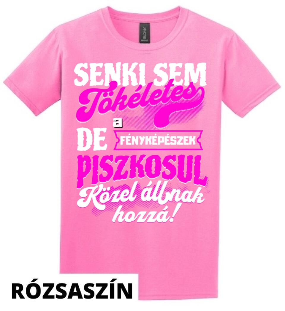 SENKI SEM TÖKÉLETES DE A_AZ  FÉNYKÉPÉSZEK ÁTKOZOTTUL KÖZEL ÁLLNAK  HOZZÁ