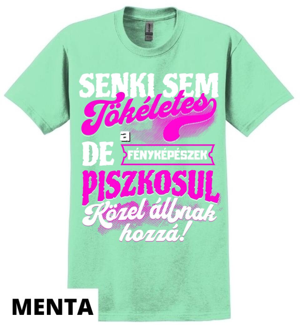 SENKI SEM TÖKÉLETES DE A_AZ  FÉNYKÉPÉSZEK ÁTKOZOTTUL KÖZEL ÁLLNAK  HOZZÁ