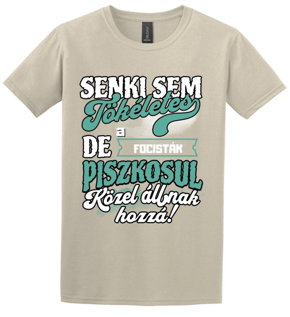 SENKI SEM TÖKÉLETES DE A_AZ  FOCISTÁK ÁTKOZOTTUL KÖZEL ÁLLNAK  HOZZÁ