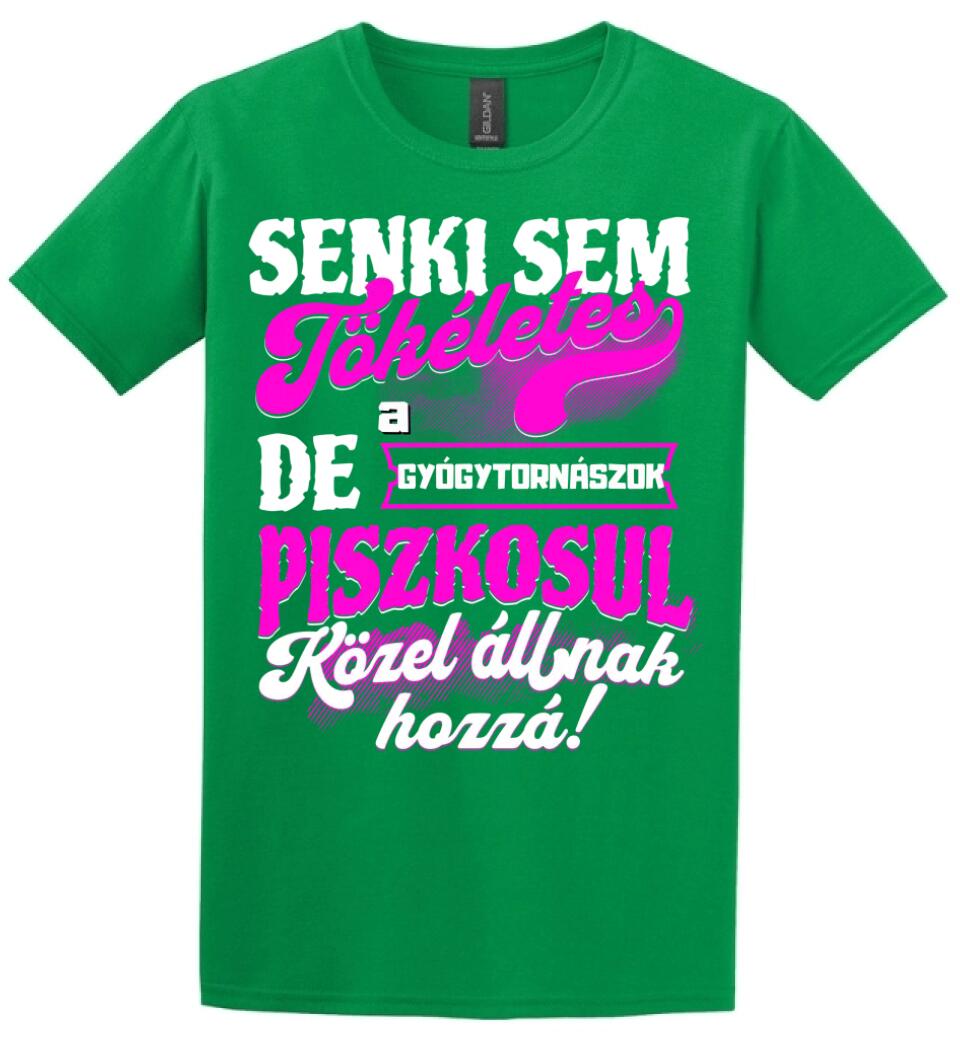 SENKI SEM TÖKÉLETES DE A_AZ  GYÓGYTORNÁSZOK ÁTKOZOTTUL KÖZEL ÁLLNAK  HOZZÁ