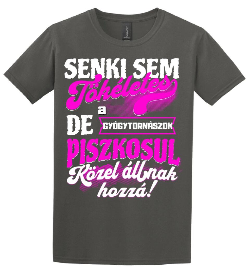 SENKI SEM TÖKÉLETES DE A_AZ  GYÓGYTORNÁSZOK ÁTKOZOTTUL KÖZEL ÁLLNAK  HOZZÁ