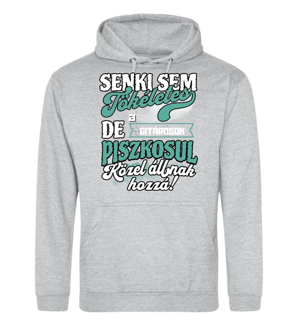 SENKI SEM TÖKÉLETES DE A_AZ  GITÁROSOK ÁTKOZOTTUL KÖZEL ÁLLNAK  HOZZÁ