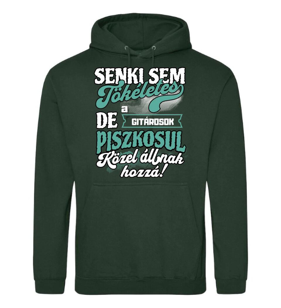 SENKI SEM TÖKÉLETES DE A_AZ  GITÁROSOK ÁTKOZOTTUL KÖZEL ÁLLNAK  HOZZÁ