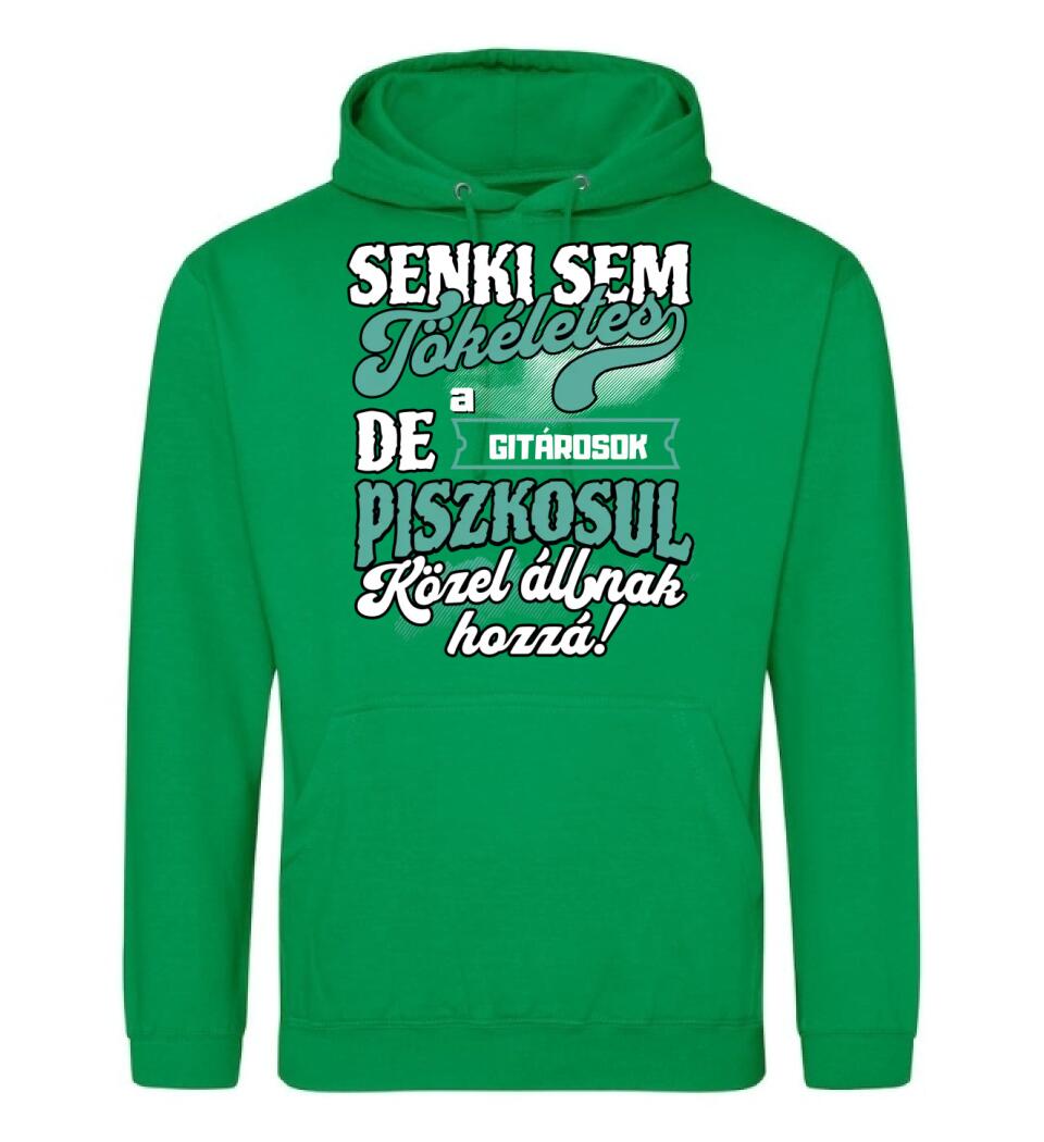 SENKI SEM TÖKÉLETES DE A_AZ  GITÁROSOK ÁTKOZOTTUL KÖZEL ÁLLNAK  HOZZÁ