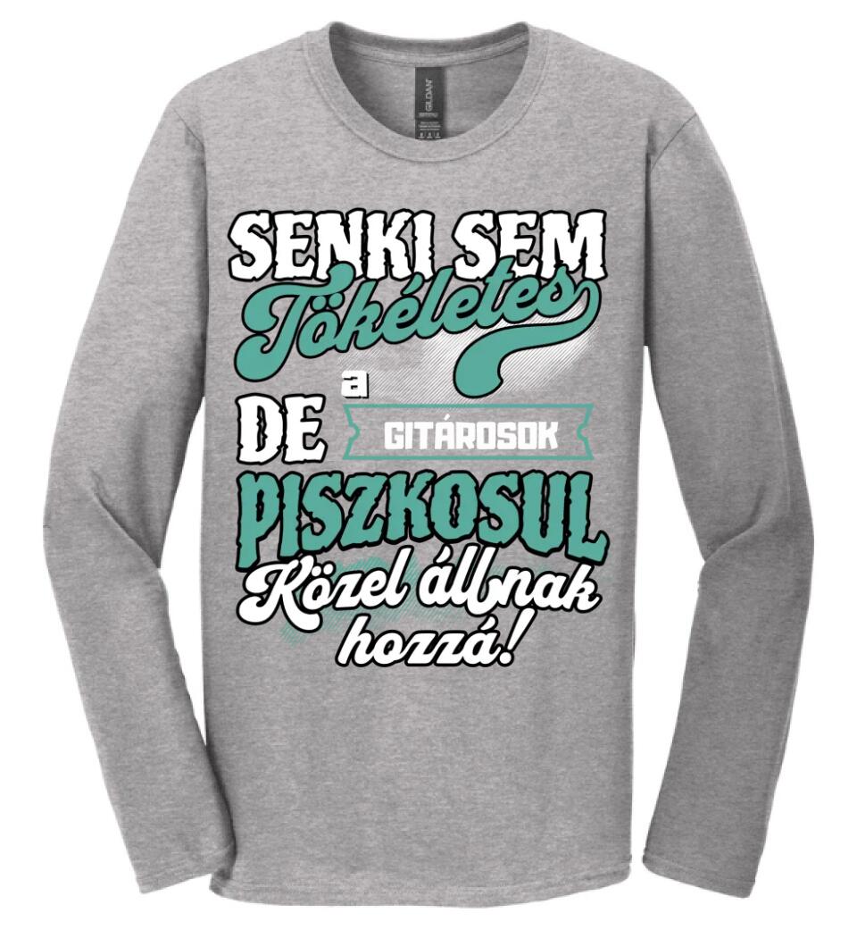 SENKI SEM TÖKÉLETES DE A_AZ  GITÁROSOK ÁTKOZOTTUL KÖZEL ÁLLNAK  HOZZÁ