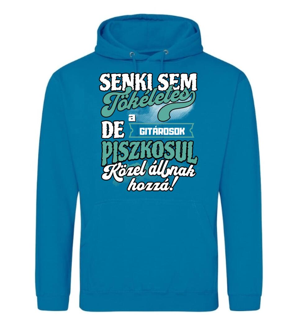 SENKI SEM TÖKÉLETES DE A_AZ  GITÁROSOK ÁTKOZOTTUL KÖZEL ÁLLNAK  HOZZÁ