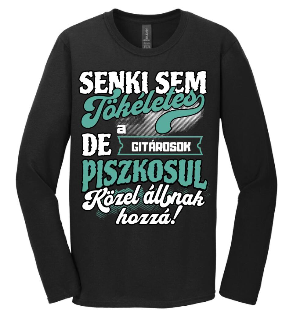 SENKI SEM TÖKÉLETES DE A_AZ  GITÁROSOK ÁTKOZOTTUL KÖZEL ÁLLNAK  HOZZÁ