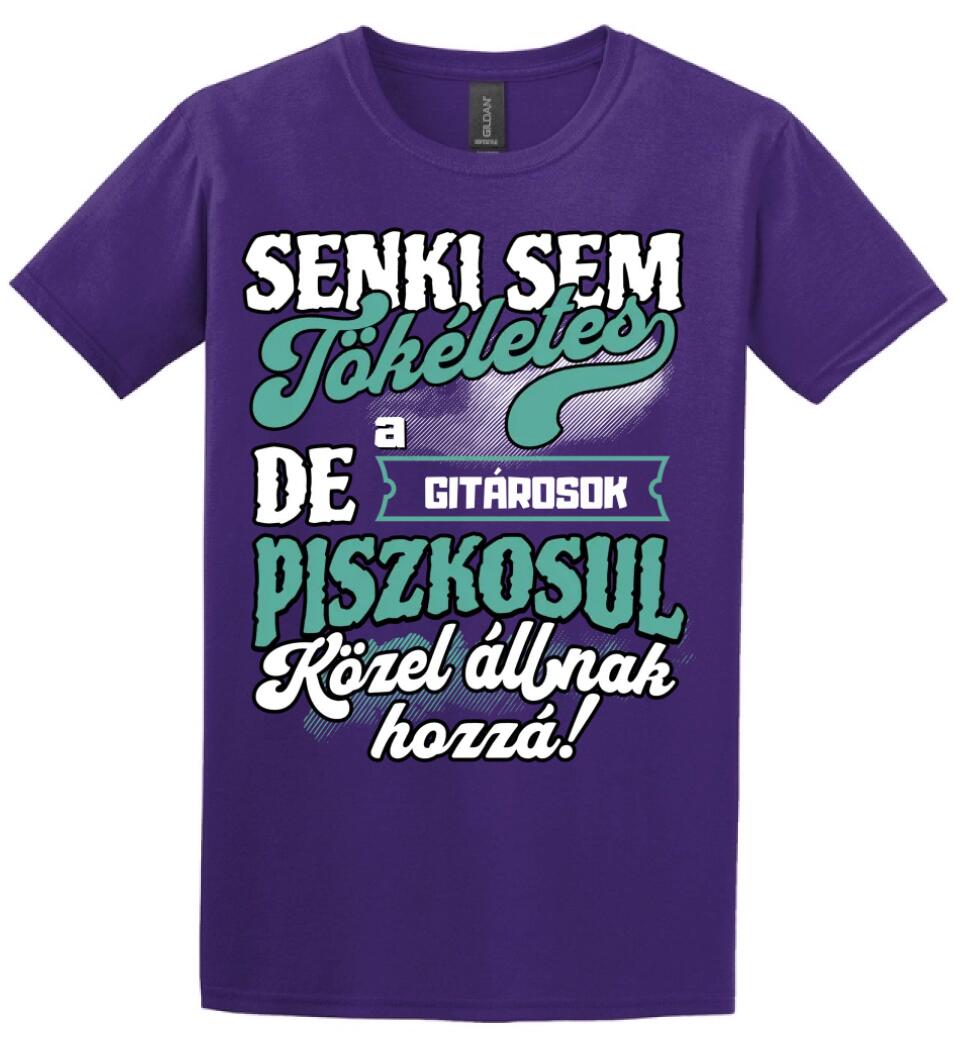 SENKI SEM TÖKÉLETES DE A_AZ  GITÁROSOK ÁTKOZOTTUL KÖZEL ÁLLNAK  HOZZÁ