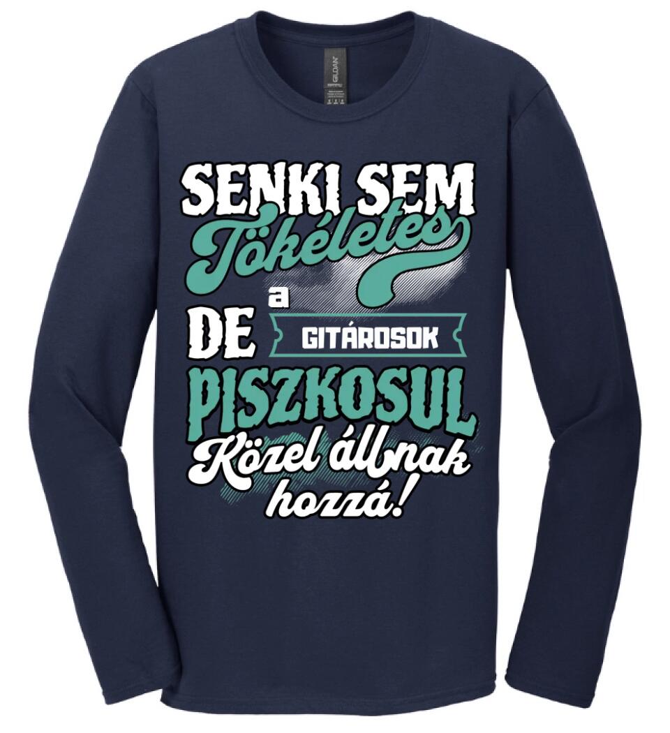 SENKI SEM TÖKÉLETES DE A_AZ  GITÁROSOK ÁTKOZOTTUL KÖZEL ÁLLNAK  HOZZÁ