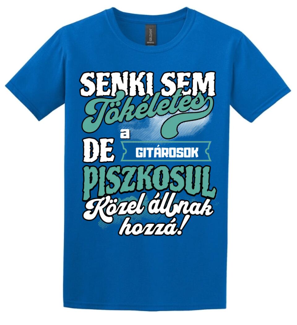 SENKI SEM TÖKÉLETES DE A_AZ  GITÁROSOK ÁTKOZOTTUL KÖZEL ÁLLNAK  HOZZÁ