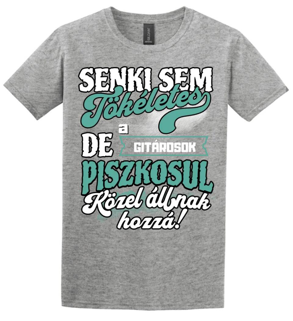 SENKI SEM TÖKÉLETES DE A_AZ  GITÁROSOK ÁTKOZOTTUL KÖZEL ÁLLNAK  HOZZÁ