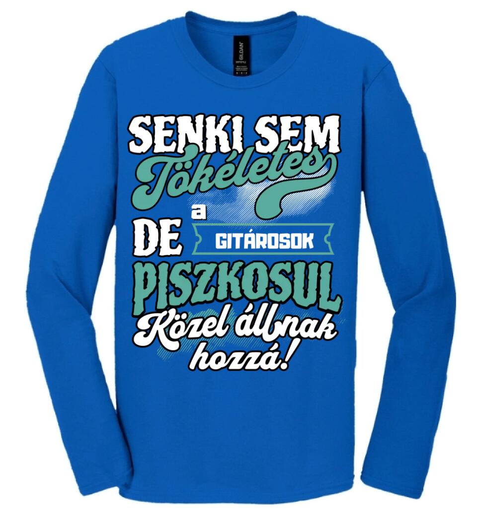 SENKI SEM TÖKÉLETES DE A_AZ  GITÁROSOK ÁTKOZOTTUL KÖZEL ÁLLNAK  HOZZÁ