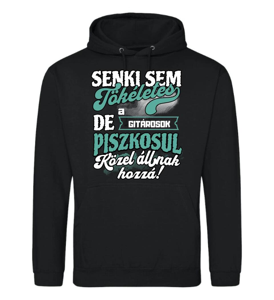 SENKI SEM TÖKÉLETES DE A_AZ  GITÁROSOK ÁTKOZOTTUL KÖZEL ÁLLNAK  HOZZÁ