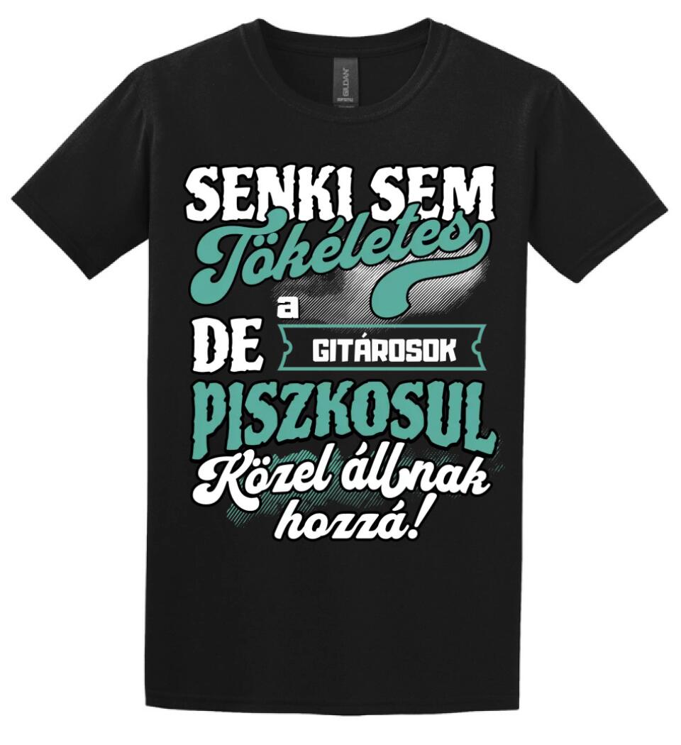 SENKI SEM TÖKÉLETES DE A_AZ  GITÁROSOK ÁTKOZOTTUL KÖZEL ÁLLNAK  HOZZÁ