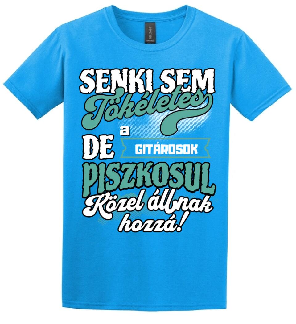 SENKI SEM TÖKÉLETES DE A_AZ  GITÁROSOK ÁTKOZOTTUL KÖZEL ÁLLNAK  HOZZÁ