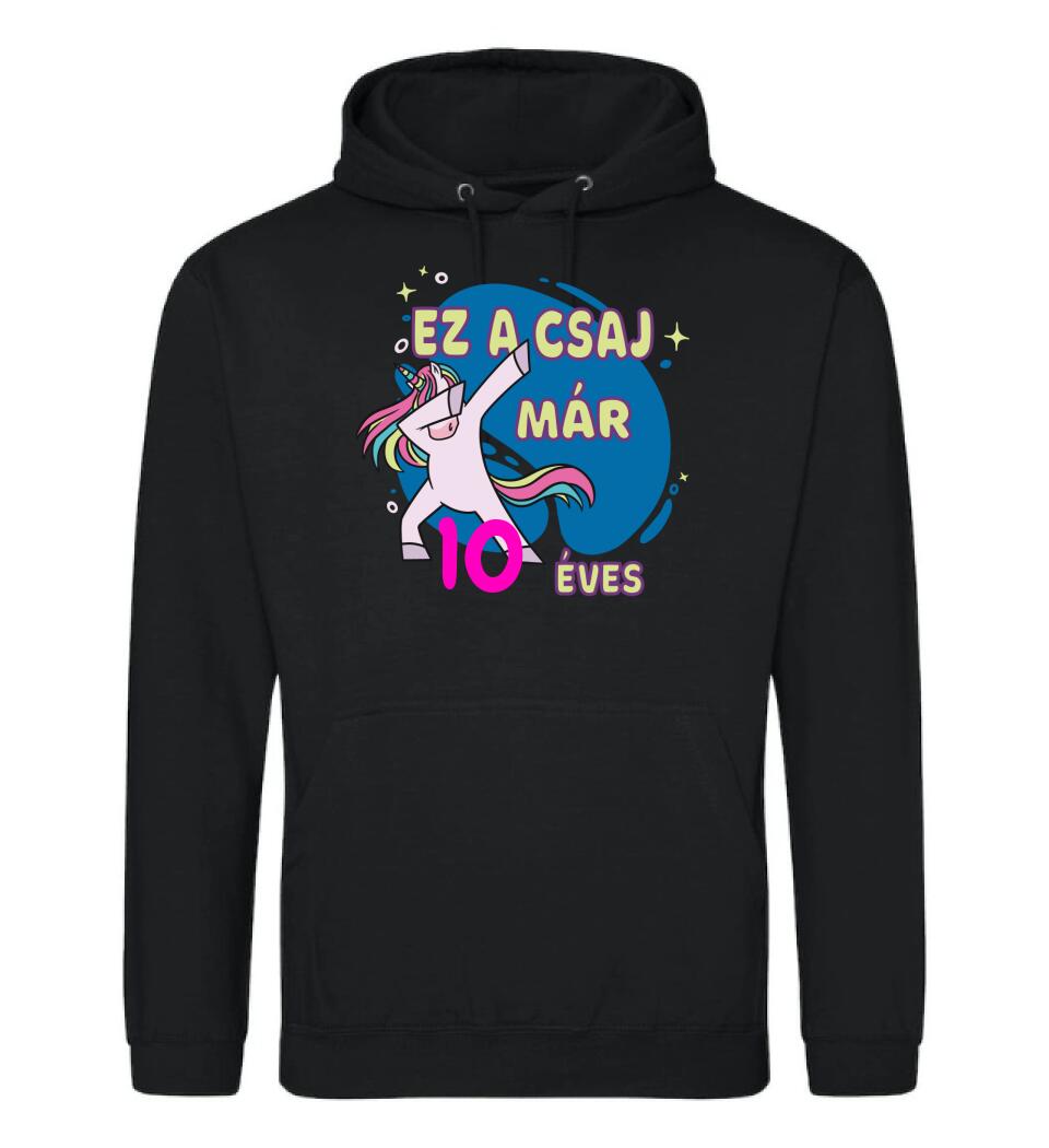 Ez a csaj már.... szülinapi póló