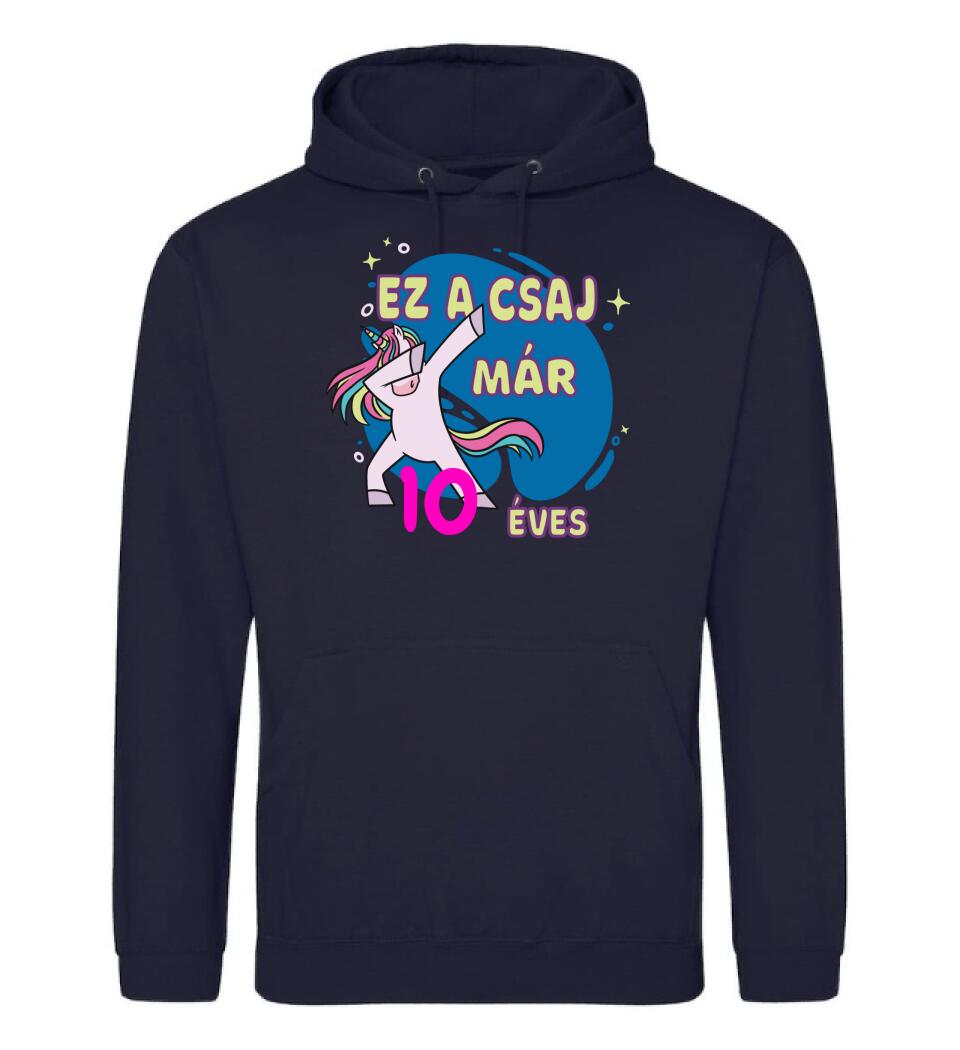 Ez a csaj már.... szülinapi póló