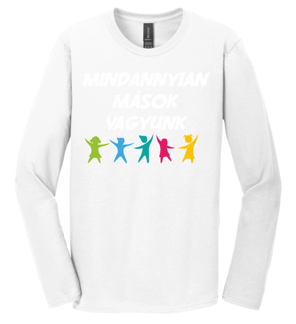 MINDANNYIAN MÁSOK VAGYUNK