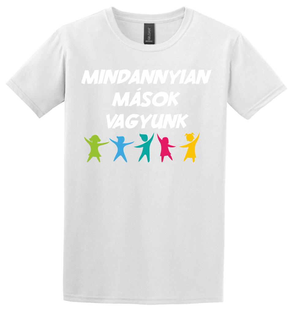 MINDANNYIAN MÁSOK VAGYUNK