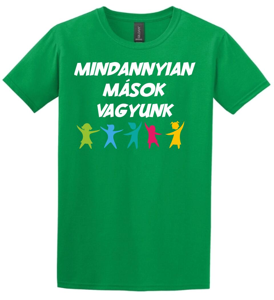 MINDANNYIAN MÁSOK VAGYUNK