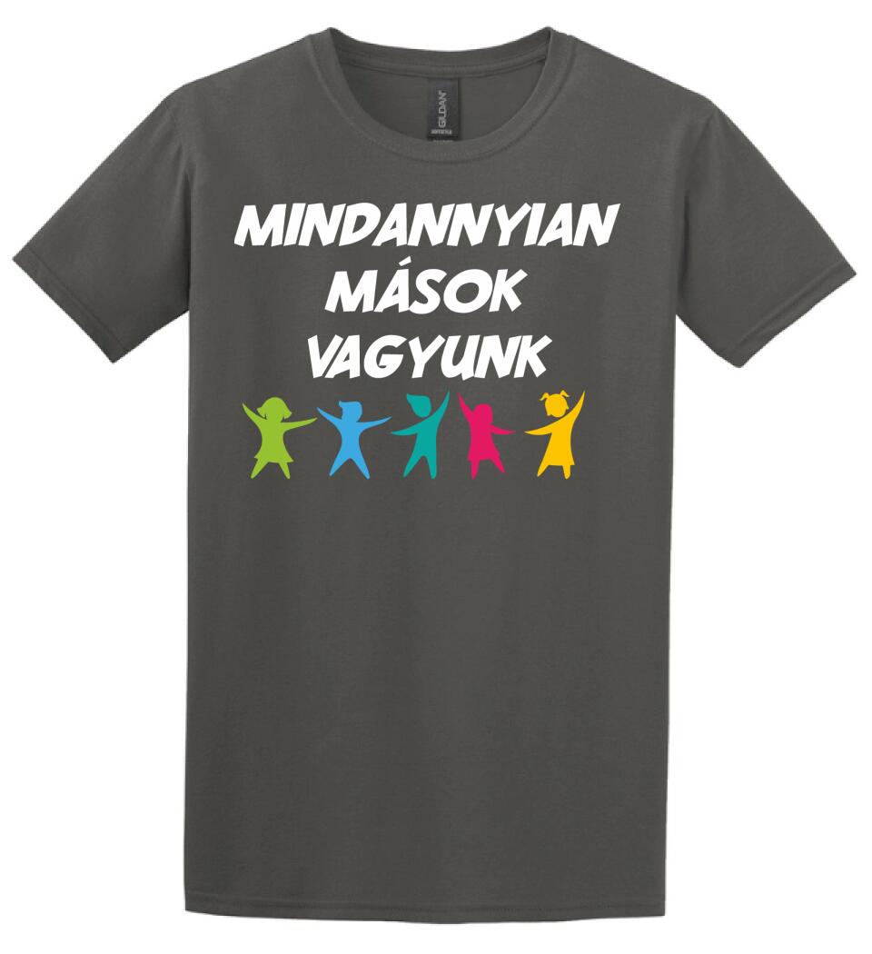MINDANNYIAN MÁSOK VAGYUNK