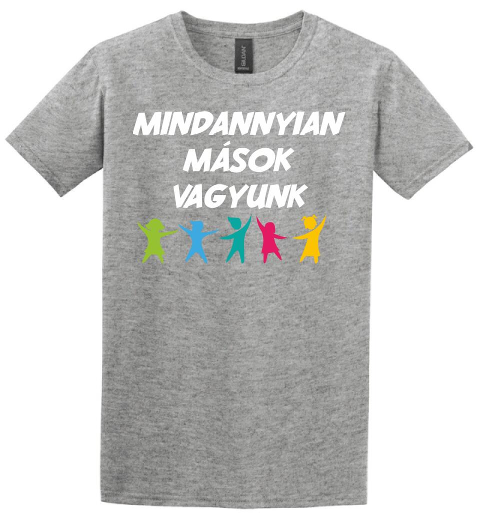 MINDANNYIAN MÁSOK VAGYUNK