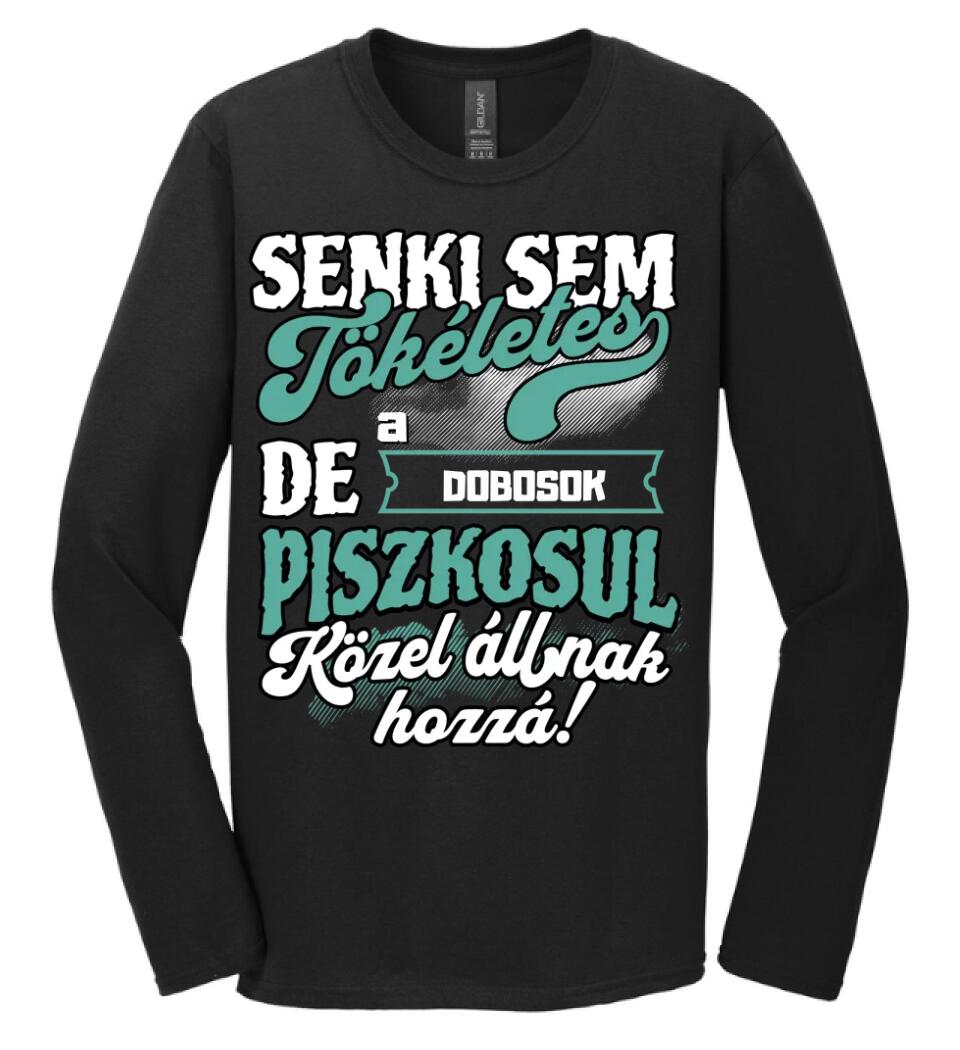 SENKI SEM TÖKÉLETES DE A_AZ  DOBOSOK ÁTKOZOTTUL KÖZEL ÁLLNAK  HOZZÁ