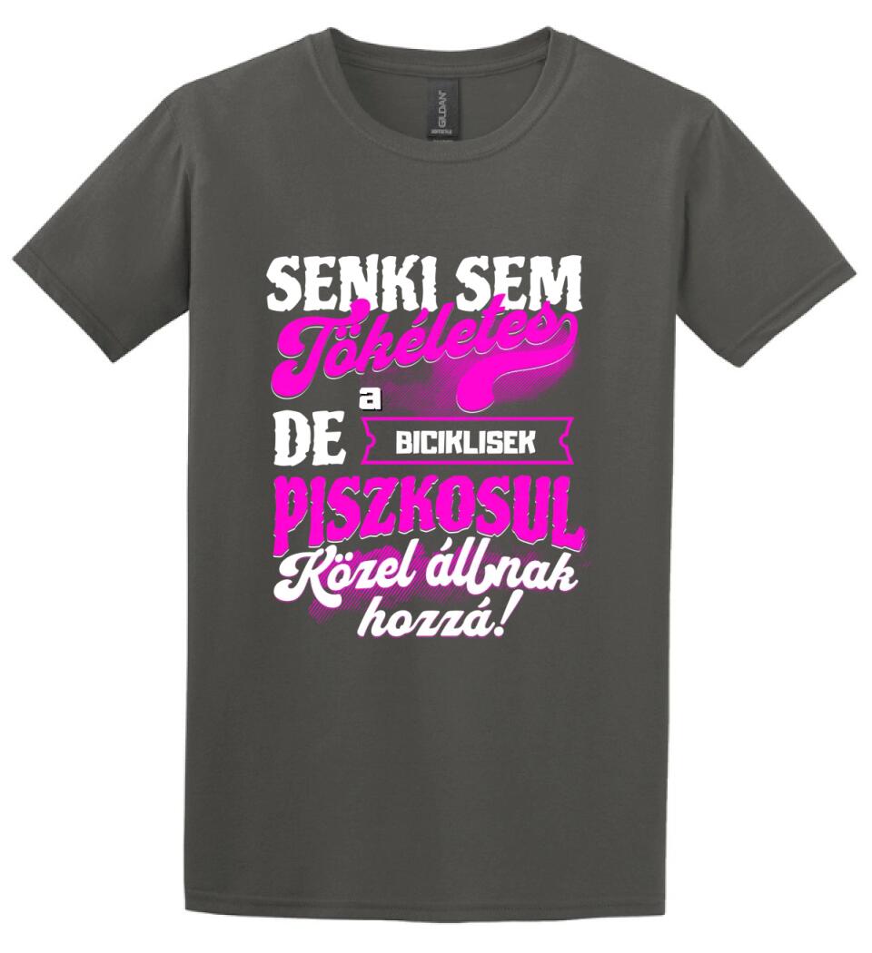 SENKI SEM TÖKÉLETES DE A_AZ  BICIKLISEK ÁTKOZOTTUL KÖZEL ÁLLNAK  HOZZÁ