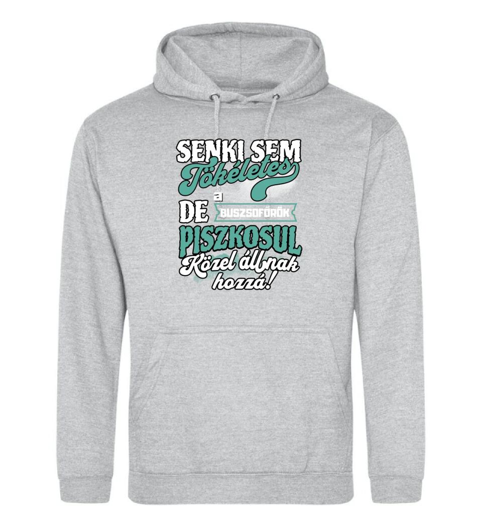 SENKI SEM TÖKÉLETES DE A_AZ  BUSZSOFŐRÖK ÁTKOZOTTUL KÖZEL ÁLLNAK  HOZZÁ