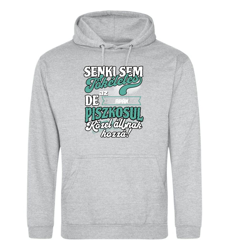 SENKI SEM TÖKÉLETES DE A_AZ  APÁK ÁTKOZOTTUL KÖZEL ÁLLNAK  HOZZÁ