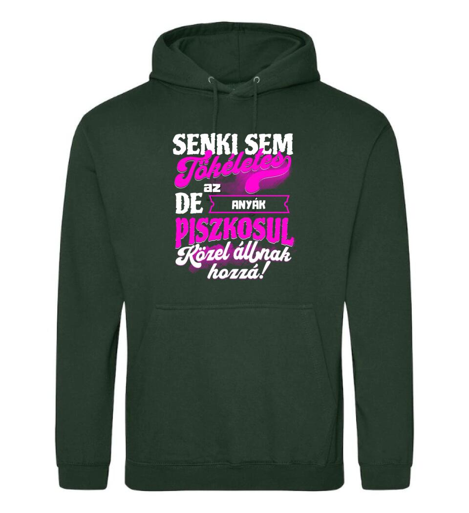 SENKI SEM TÖKÉLETES DE A_AZ  ANYÁK ÁTKOZOTTUL KÖZEL ÁLLNAK  HOZZÁ