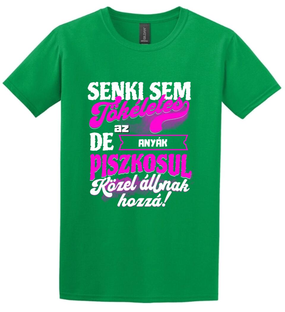 SENKI SEM TÖKÉLETES DE A_AZ  ANYÁK ÁTKOZOTTUL KÖZEL ÁLLNAK  HOZZÁ