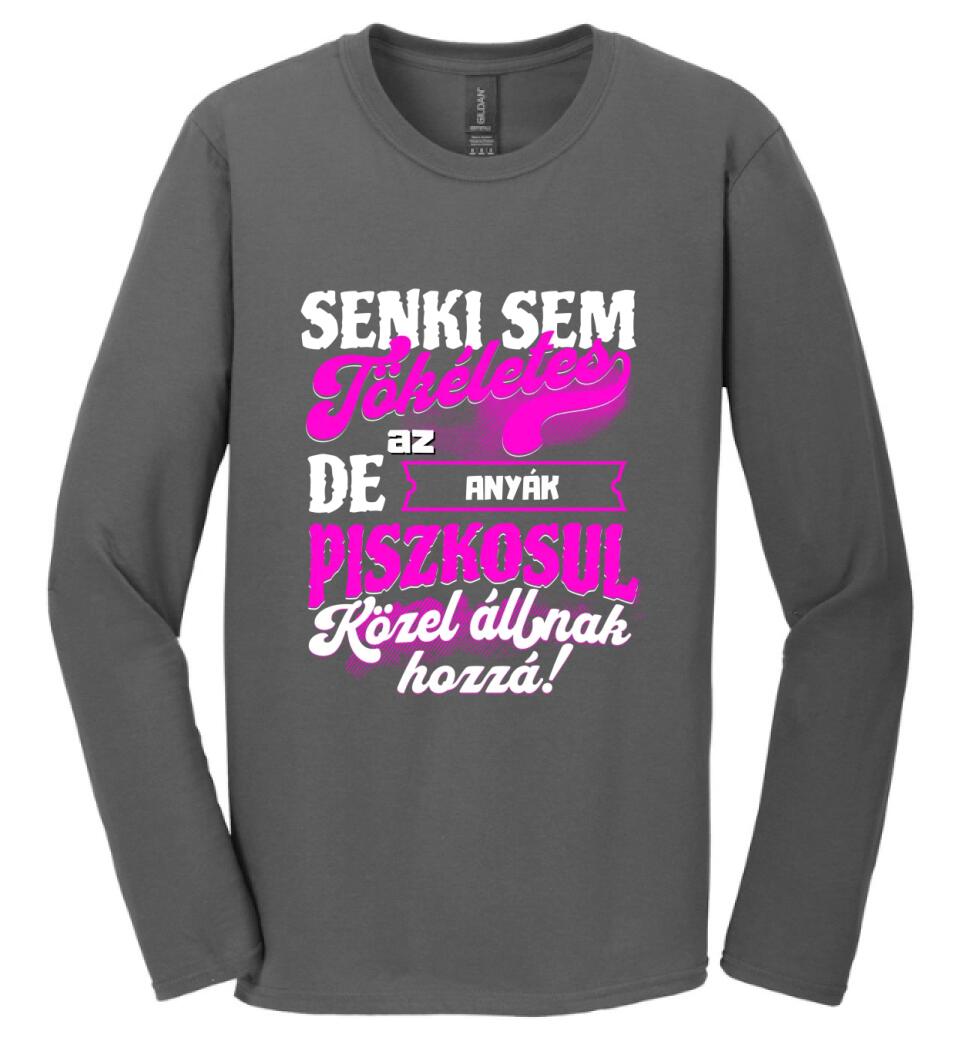 SENKI SEM TÖKÉLETES DE A_AZ  ANYÁK ÁTKOZOTTUL KÖZEL ÁLLNAK  HOZZÁ