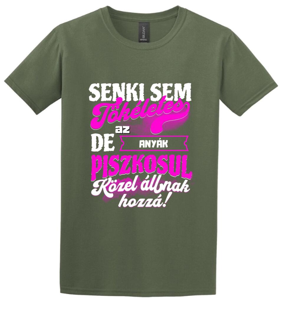 SENKI SEM TÖKÉLETES DE A_AZ  ANYÁK ÁTKOZOTTUL KÖZEL ÁLLNAK  HOZZÁ