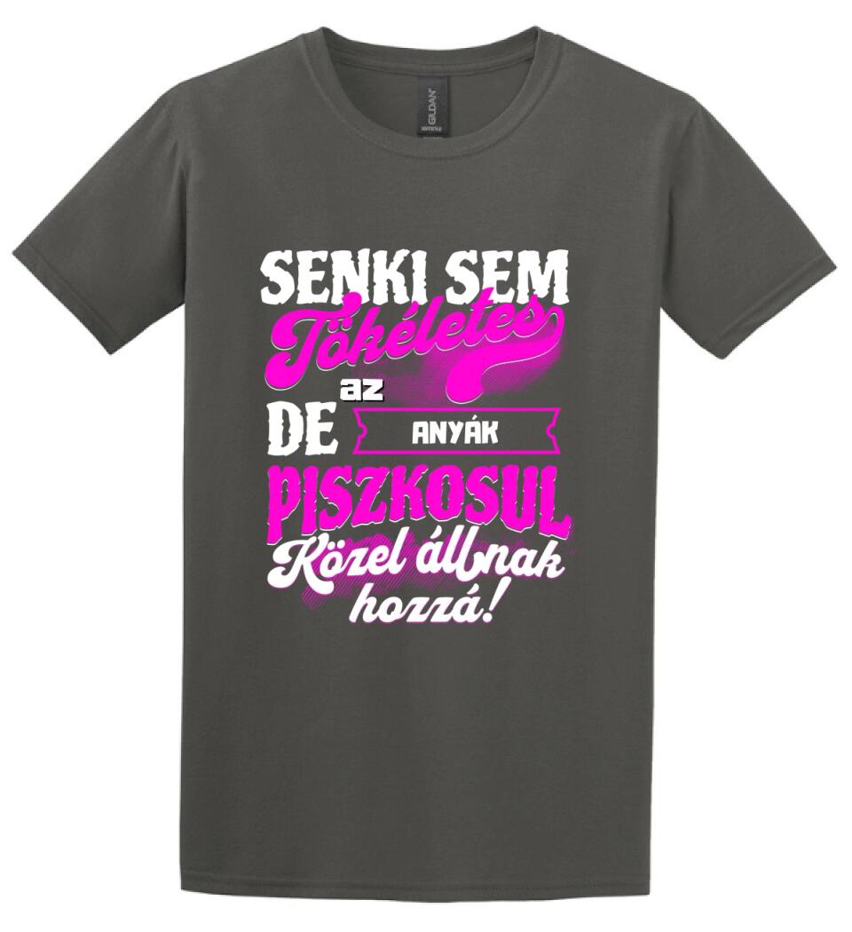 SENKI SEM TÖKÉLETES DE A_AZ  ANYÁK ÁTKOZOTTUL KÖZEL ÁLLNAK  HOZZÁ