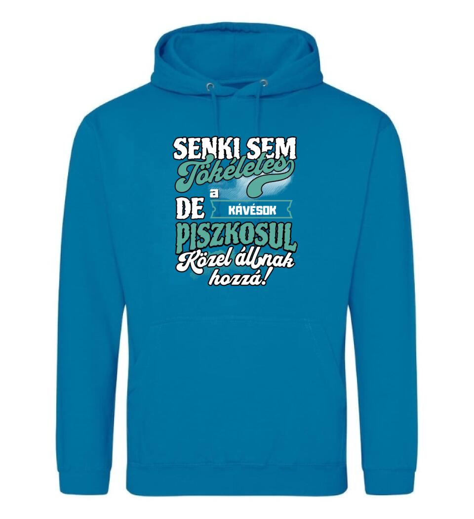 SENKI SEM TÖKÉLETES DE A_AZ   KÁVÉSOK ÁTKOZOTTUL KÖZEL ÁLLNAK  HOZZÁ