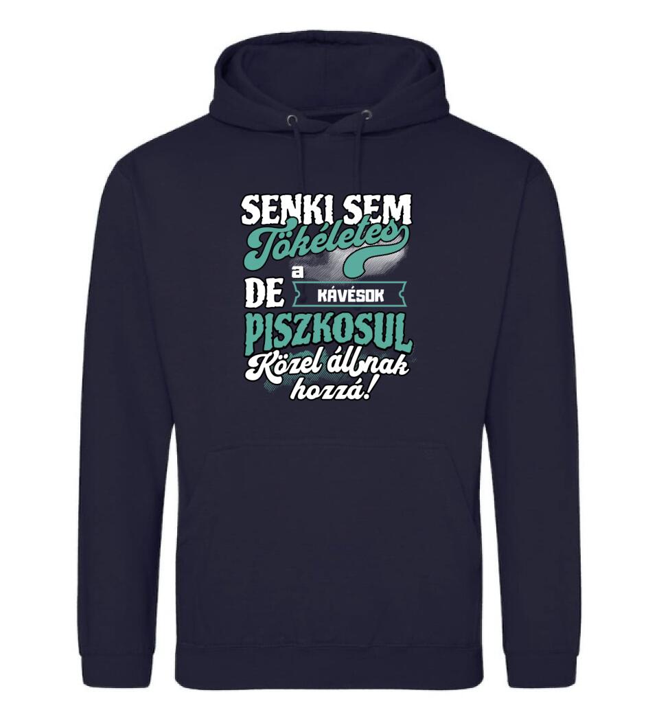 SENKI SEM TÖKÉLETES DE A_AZ   KÁVÉSOK ÁTKOZOTTUL KÖZEL ÁLLNAK  HOZZÁ