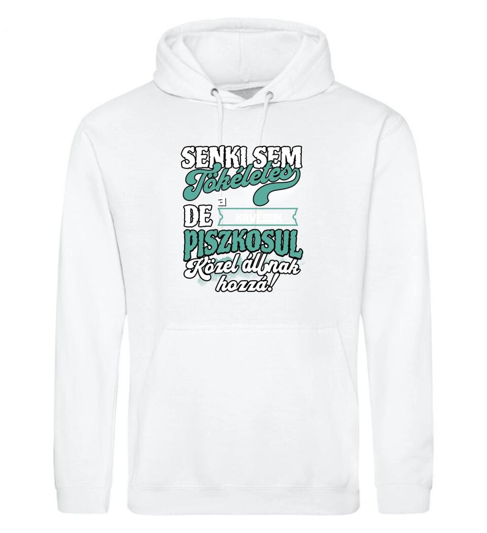 SENKI SEM TÖKÉLETES DE A_AZ   KÁVÉSOK ÁTKOZOTTUL KÖZEL ÁLLNAK  HOZZÁ