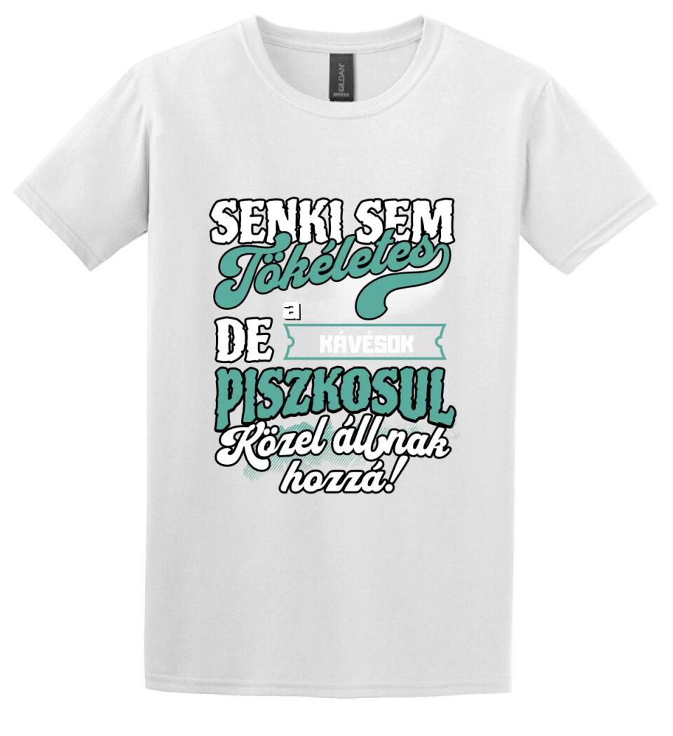 SENKI SEM TÖKÉLETES DE A_AZ   KÁVÉSOK ÁTKOZOTTUL KÖZEL ÁLLNAK  HOZZÁ