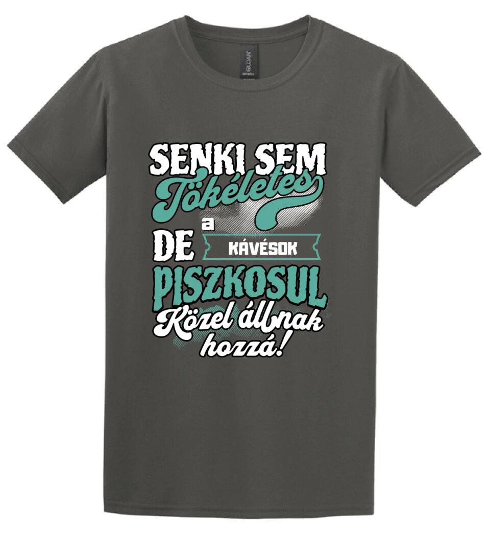 SENKI SEM TÖKÉLETES DE A_AZ   KÁVÉSOK ÁTKOZOTTUL KÖZEL ÁLLNAK  HOZZÁ