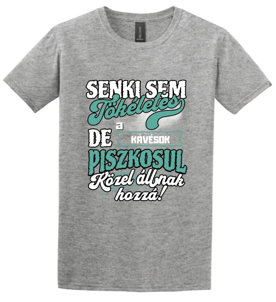 SENKI SEM TÖKÉLETES DE A_AZ   KÁVÉSOK ÁTKOZOTTUL KÖZEL ÁLLNAK  HOZZÁ