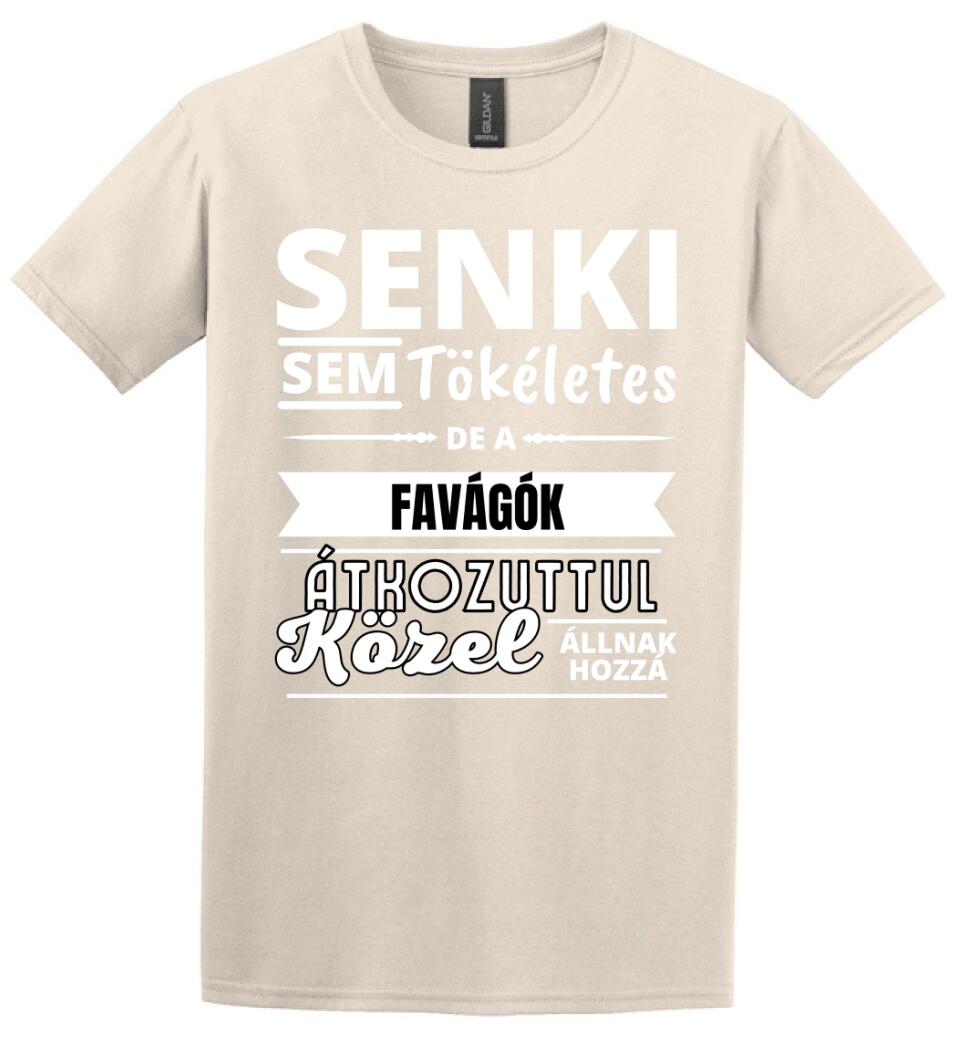 SENKI SEM TÖKÉLETES DE  FAVÁGÓK