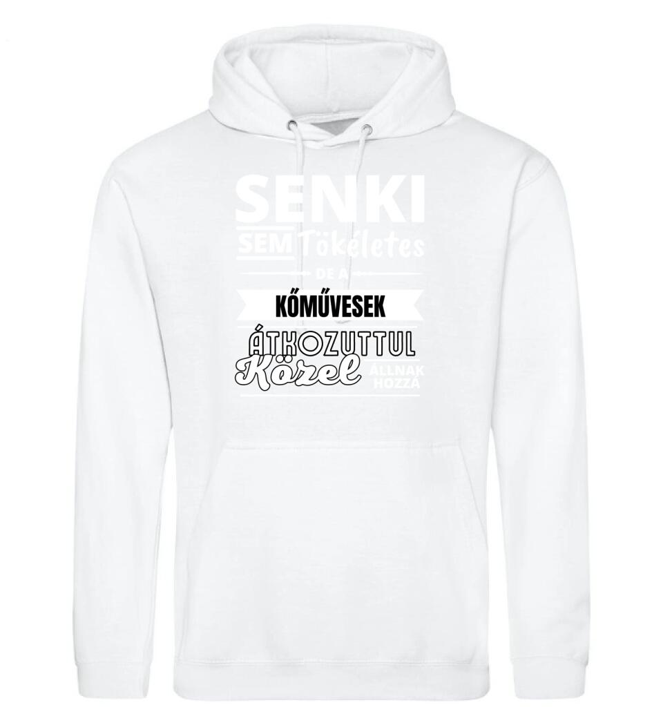 SENKI SEM TÖKÉLETES DE  KŐMŰVESEK