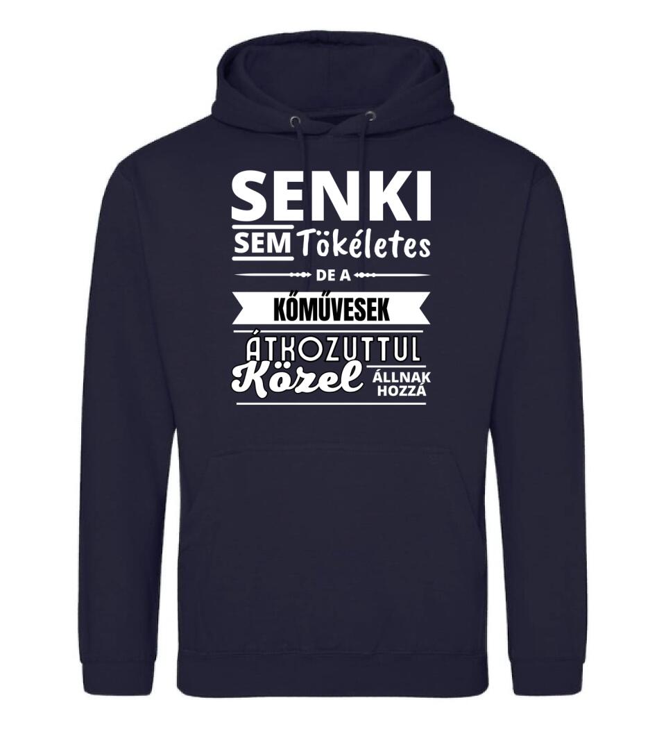 SENKI SEM TÖKÉLETES DE  KŐMŰVESEK
