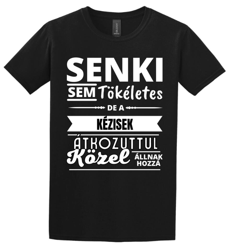 SENKI SEM TÖKÉLETES DE  KÉZISEK