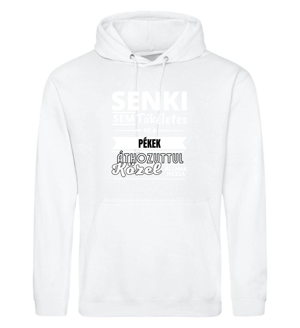 SENKI SEM TÖKÉLETES DE  PÉKEK